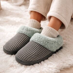 UGG Cozy Shearling Slippers Gray Mint Fur Lined Women’s 
 Size 12